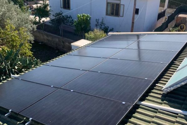 Impianto fotovoltaico da 4,5Kw con accumulo da 10,8KwH vs impianti